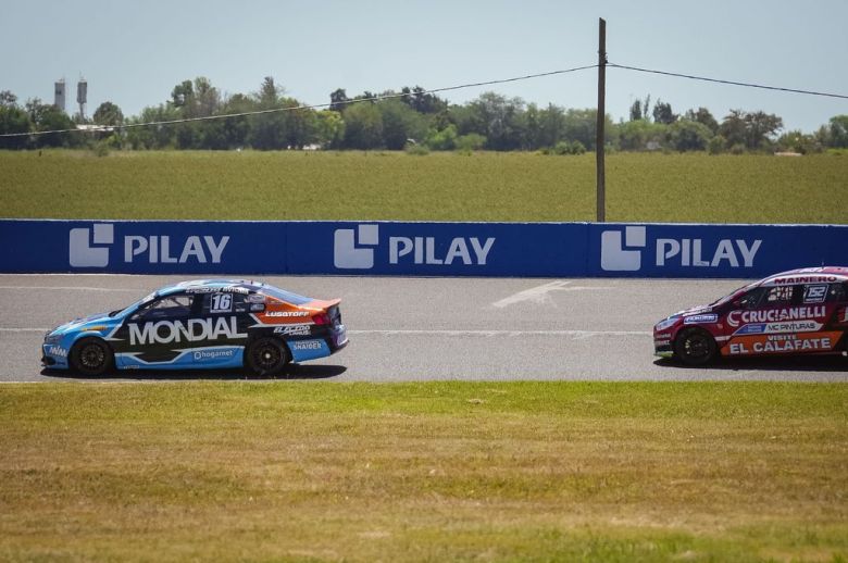 Pilay dijo presente en el Turismo Nacional y entregó el primer trofeo del año