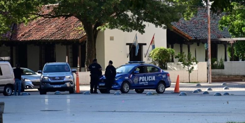 Protesta policial en Santa Fe: más de 60 agentes fueron desarmados tras el reclamo en Casa de Gobierno