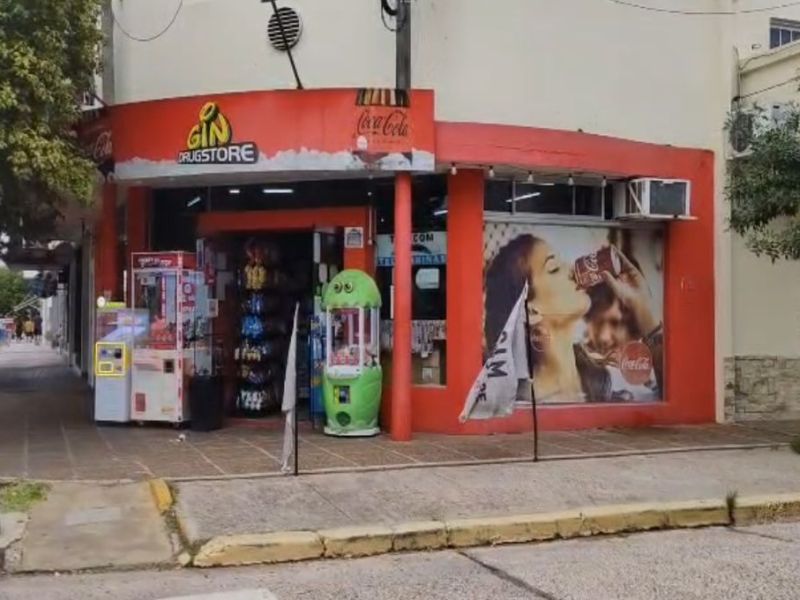 Ingresaron a un comercio céntrico y se llevaron más de ochocientos mil pesos