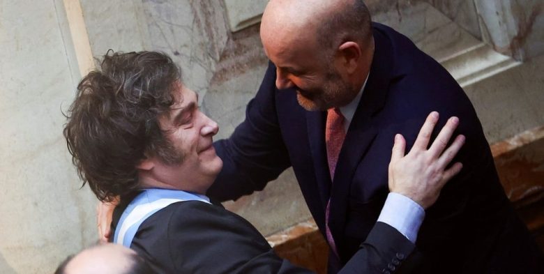 Milei defendió a Sturzenegger por el contrato de .044.133 sin licitación a la empresa de su esposa