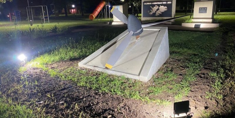 La Comuna de Matilde revalorizó el monumento a Malvinas con nueva iluminación