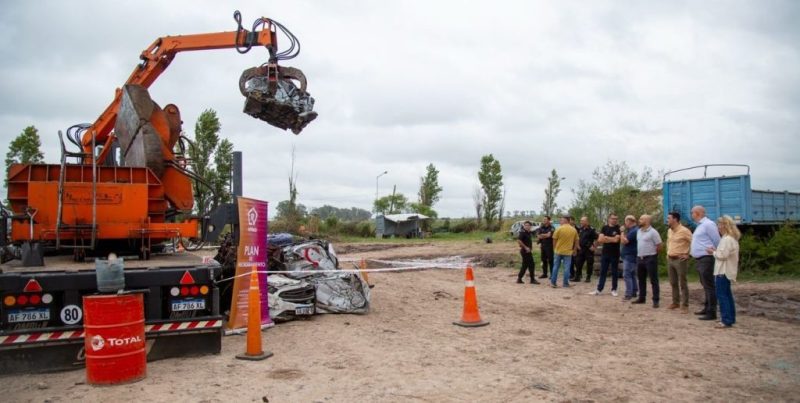 Oliveros: el Municipio inicia un nuevo operativo de compactación de vehículos incautados