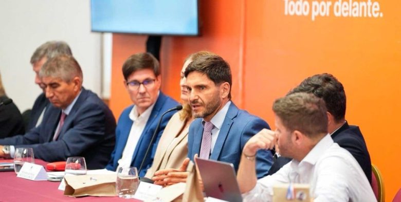 Pullaro reunirá a su gabinete y legisladores para analizar metas de gestión en Santa Fe