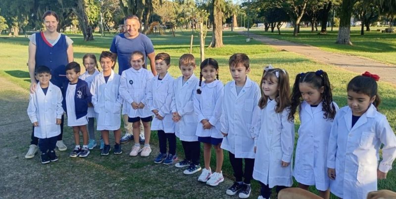 San Agustín: alumnos iniciaron el ciclo lectivo con plantación de árboles en Plaza San Martín