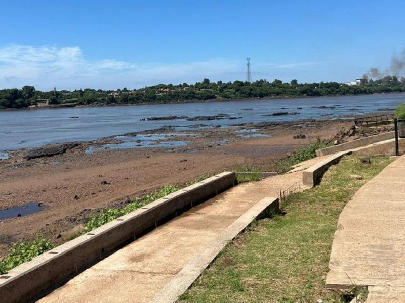Un policía y un vecino rescataron a una mujer de una zona peligrosa del río Uruguay