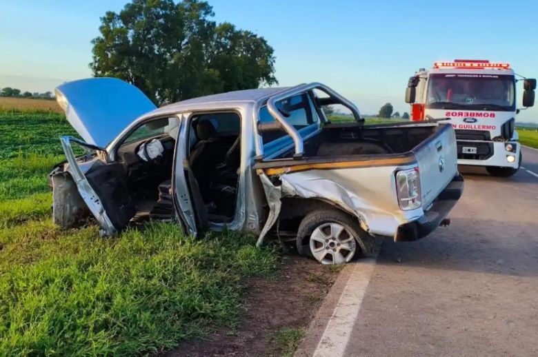 Fuerte choque entre un camión y una pick-up dejó el tránsito interrumpido en Ruta Provincial 23