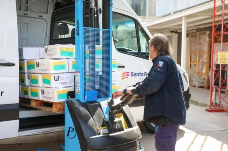 Santa Fe dona 40 mil repelentes a Tucumán en contraste con la retracción de Nación
