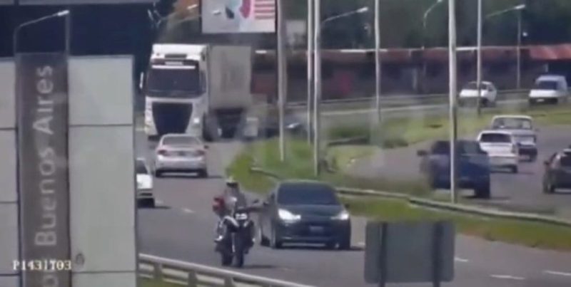 Una mujer condujo 6 kilómetros en contramano en la Panamericana y provocó un choque