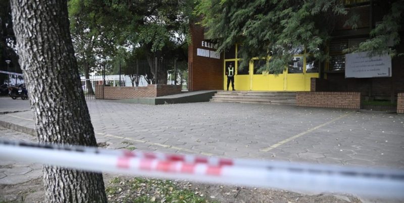 Tras la tragedia en la escuela, Pullaro llamó a «cuidar mucho a la comunidad de San Cristóbal»