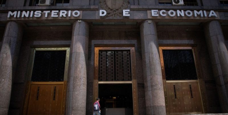 Recaudación nacional: Séptimo mes de caída que agrava el ajuste y la recesión económica