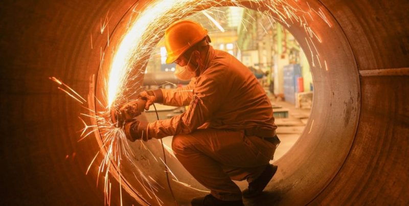 Producción industrial: la contracción se desacelera y anticipan un posible piso para la actividad