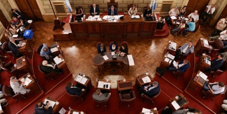 Ley Orgánica de Municipios en Santa Fe: oficialismo y peronismo intensifican negociaciones