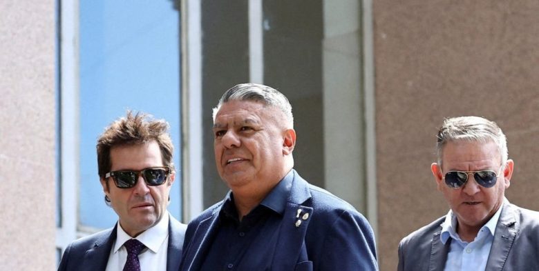 Revés para «Chiqui» Tapia: el presidente de la AFA deberá pedir autorización judicial para cada viaje al exterior