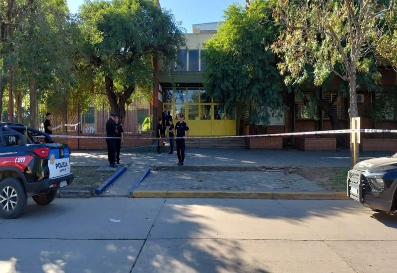 Buen alumno y sin señales previas de violencia: una madre describió al chico que mató un compañero e hirió a otros en San Cristóbal