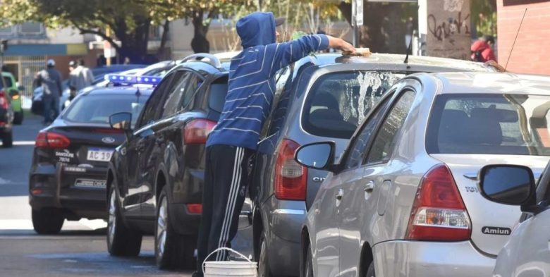 “Si pasa a ser delito, le da a la policía más herramientas”, dijo Poletti sobre la actividad de cuidacoches