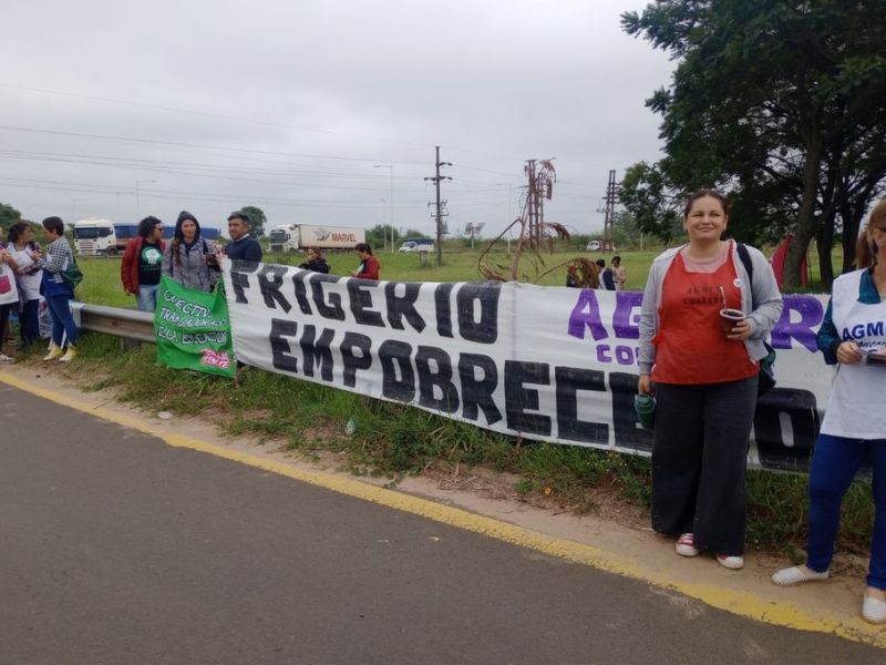 “Queremos visibilizar nuestra lucha” dijeron los docentes en la ruta 14