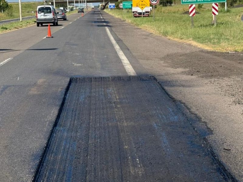 Realizan trabajos de bacheo estructural en Ruta Nacional 14