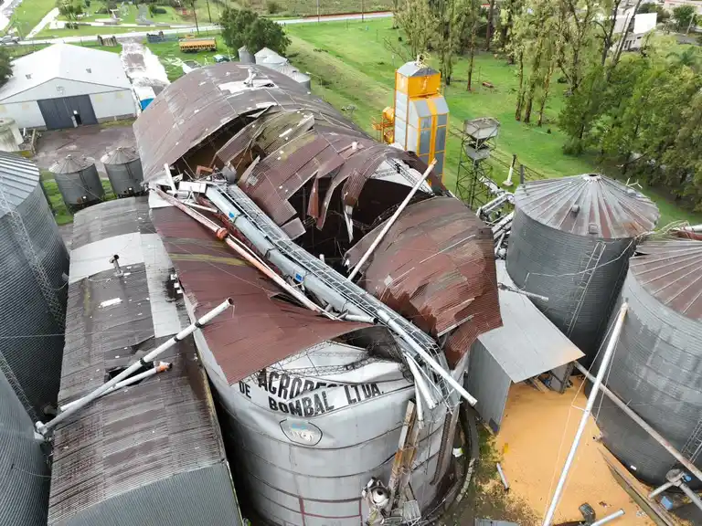 Un tornado devastó Bombal y provocó grave daños y accidentes en la ruta 90