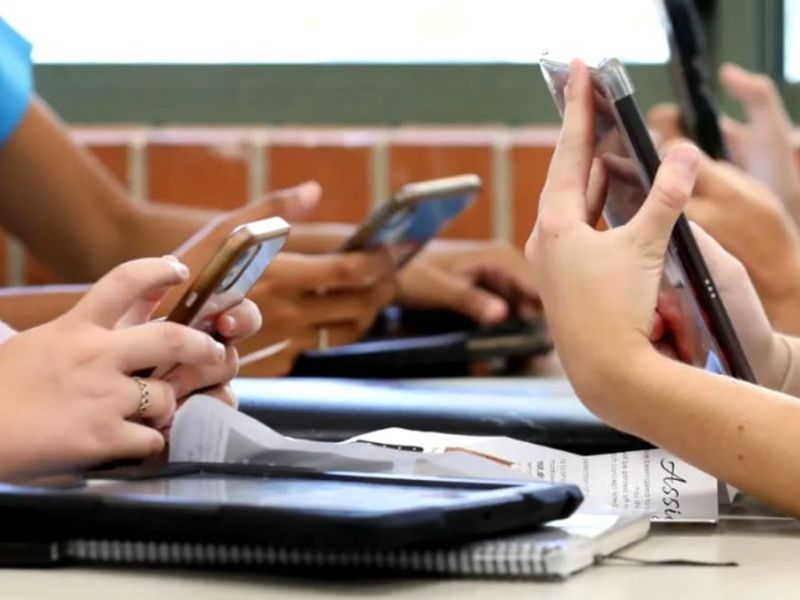 Escuelas de Concordia restringen el uso de celular