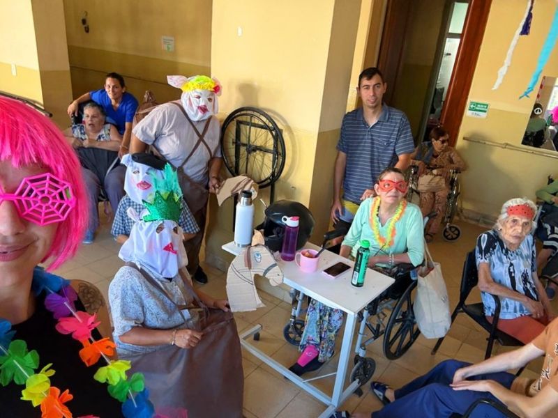 El hospital geriátrico celebró el carnaval junto a sus residentes