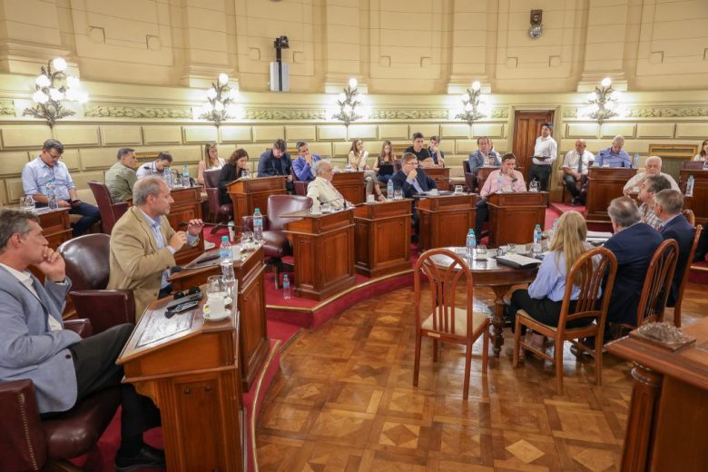 Senadores y ministros evalúan tres importantes proyectos de ley