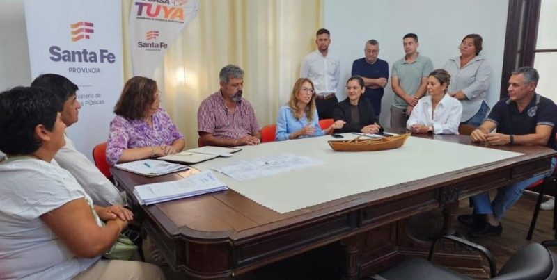 Once familias de Coronda firmaron las escrituras de sus viviendas con el programa «Tu casa, tuya»