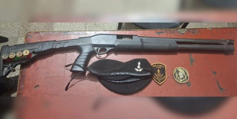 Alto Verde, Santa Fe: un hombre amenazó a su hermana con un cuchillo y hallaron una escopeta en su habitación