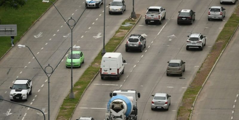 El Gobierno Nacional dispuso por decreto aumentos parciales en combustibles para mayo y postergó el resto a junio