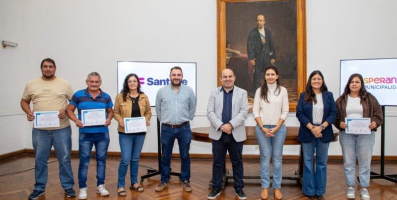 Esperanza: entregaron 81 certificados de capacitación para el empleo