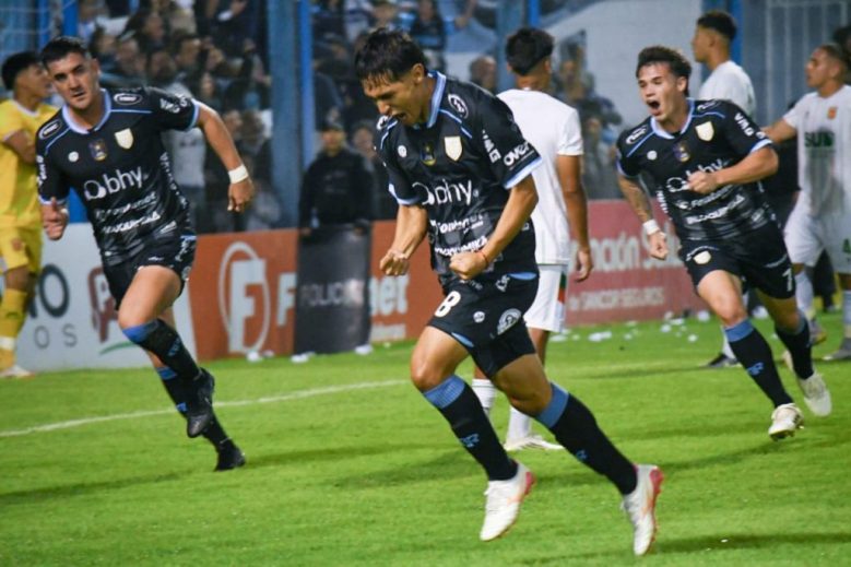 Felices los 4: Atlético de Rafaela goleó a Agropecuario y volvió a festejar en barrio Alberdi