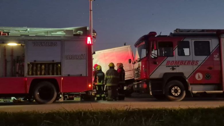 A la altura de Carcaraña: choque entre camiones en la autopista Rosario – Córdoba: un fallecido