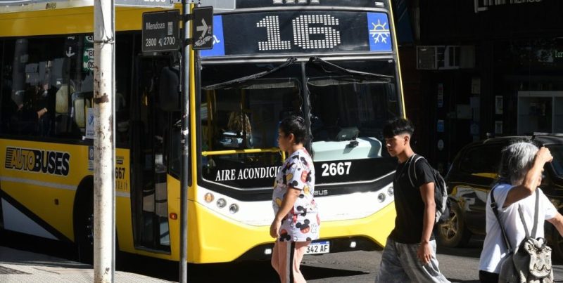 Colectivos en Santa Fe: estudian recorte de frecuencias para contener un fuerte aumento del boleto