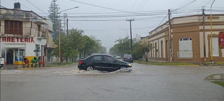 Más de 200 mm, pueblos bajo agua, evacuados y clases suspendidas, mientras se pronostican más lluvias en el norte