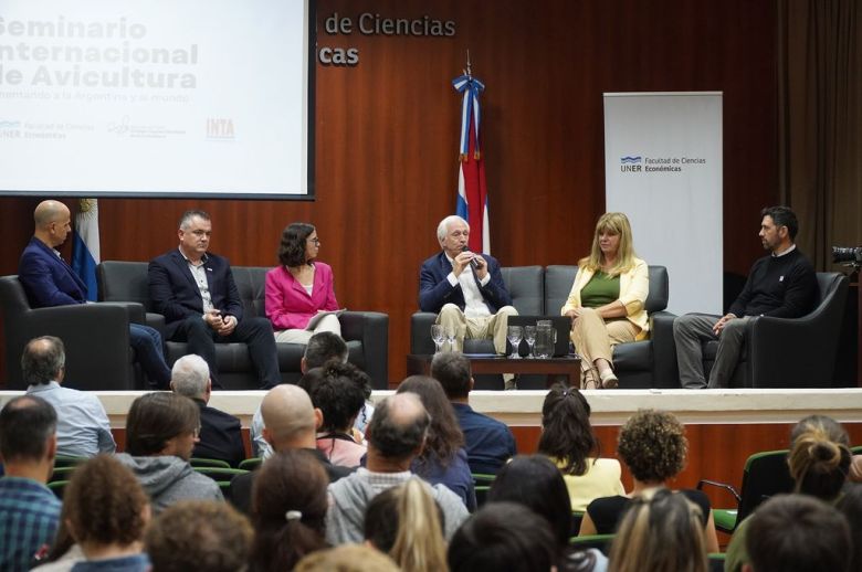 Se realiza en Paraná y Crespo un foro con aportes a la cadena avícola