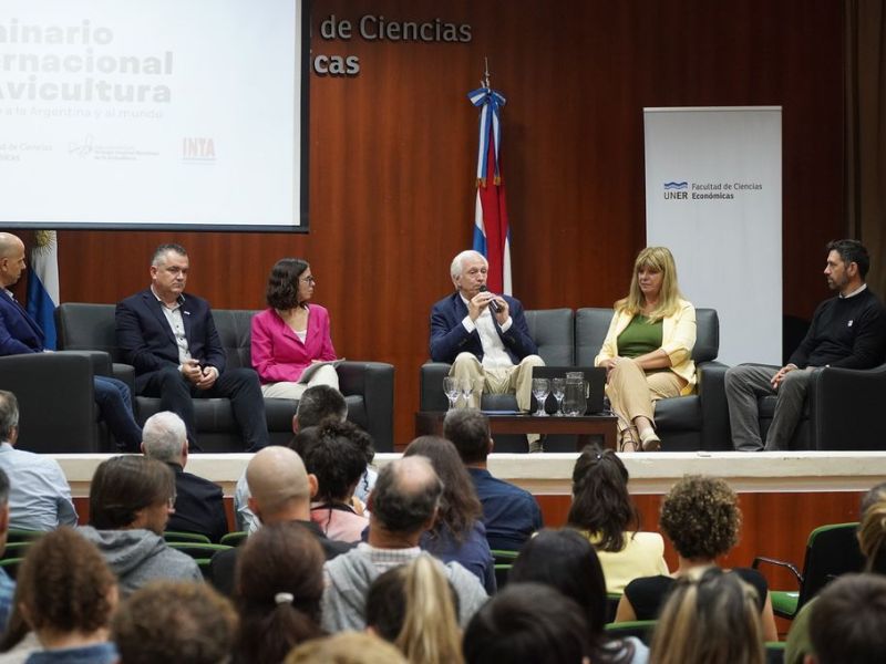 Se realiza en Paraná y Crespo un foro con aportes a la cadena avícola