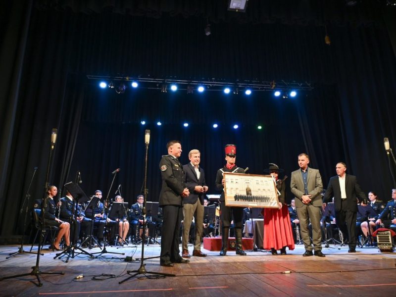 Frigerio encabezó el concierto conmemorativo por el 206º aniversario de la Banda de Música de la Policía de Entre Ríos