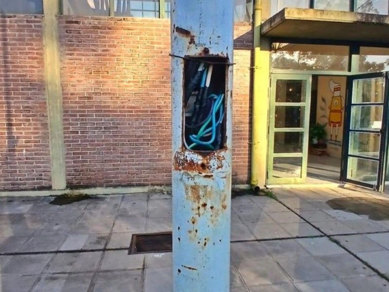 Suspendieron las clases en una escuela en la que el agua “sale marrón”