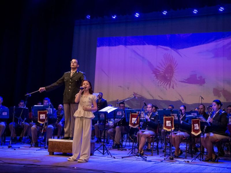 Paraná conmemoró los 44 años de la Guerra de Malvinas con una gala en el Teatro