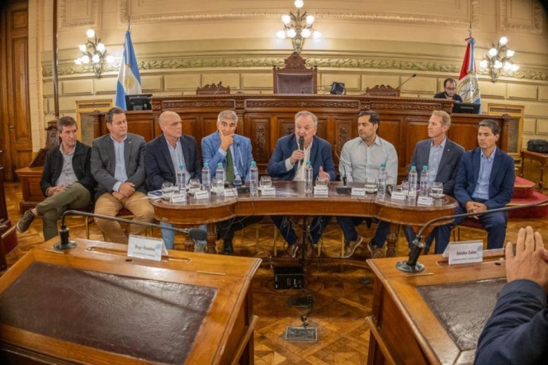 Evalúan acciones para reactivar la empresa láctea Verónica