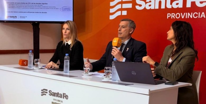 El Gobierno de Santa Fe lanzó un programa de refinanciación de deudas para agentes estatales