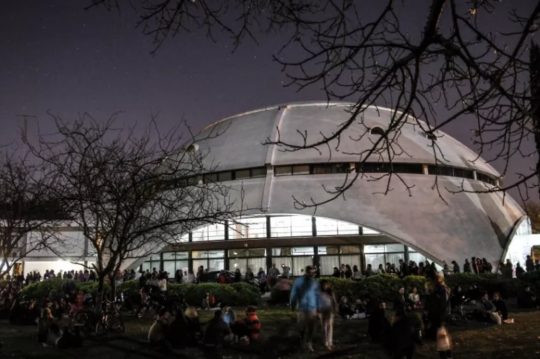 El lado oscuro de la Luna: show inmersivo tributo a Pink Floyd en Rosario
