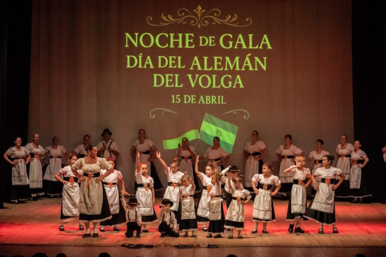 El gobernador Frigerio y el embajador alemán participaron de la Gala por el Día del Inmigrante Alemán del Volga en Paraná