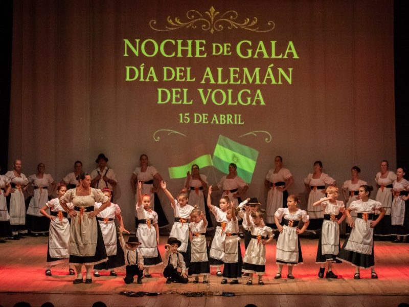 El gobernador Frigerio y el embajador alemán participaron de la Gala por el Día del Inmigrante Alemán del Volga en Paraná