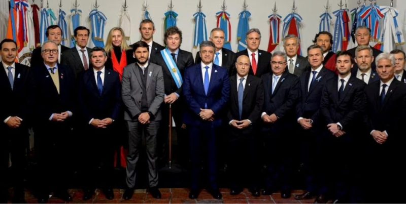 El Gobierno oficializó por decreto anticipos de coparticipación por 0.000 millones para 12 provincias con problemas de liquidez