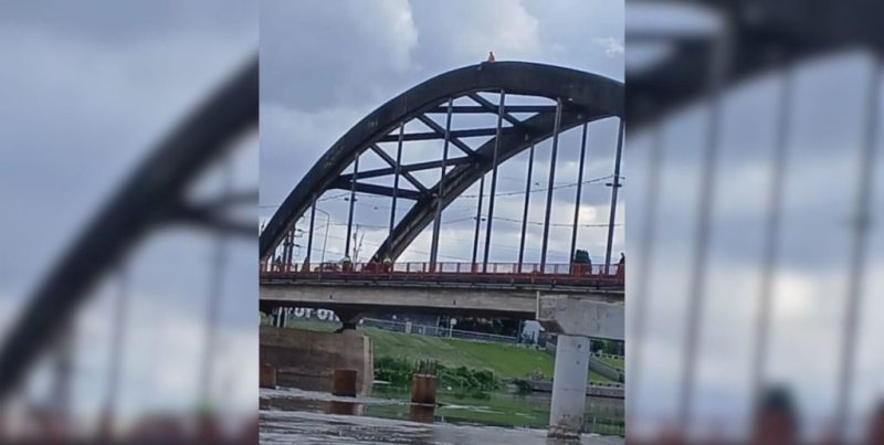 Un hombre se arrojó al agua desde el Puente Carretero, entre Santa Fe y Santo Tomé