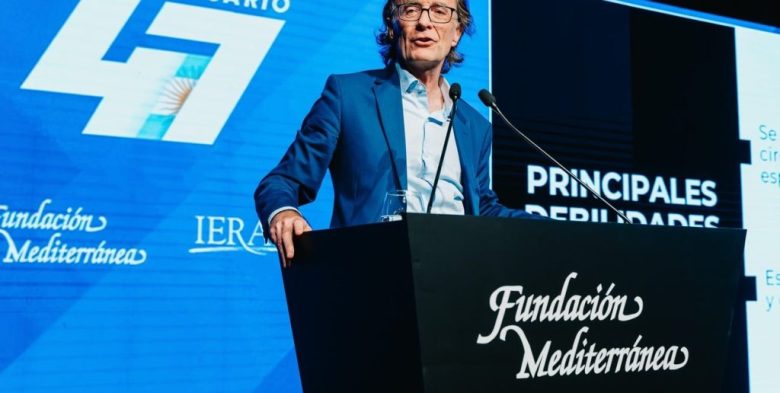 El economista Roberto Giordano (Ieral) alerta: el empleo no se recupera sin un cambio de modelo económico