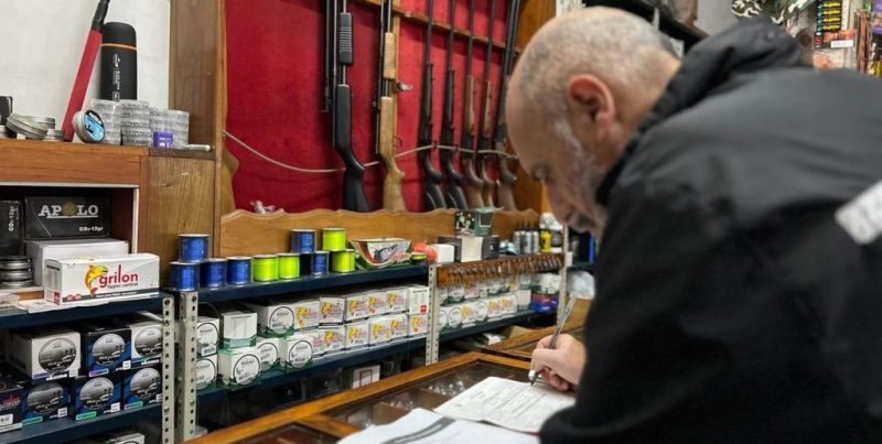 Amenazas en escuelas de Santa Fe: la lupa sobre la venta de armas y el control de la normativa