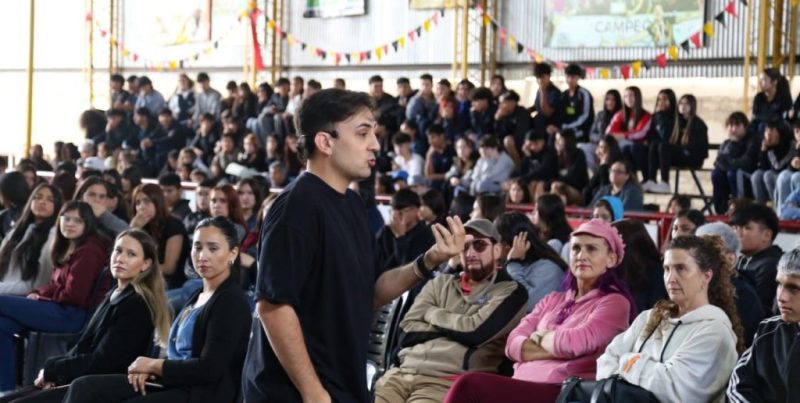 En Humboldt, Ayrton Oviedo brindará charlas sobre redes sociales, ludopatía y bullying
