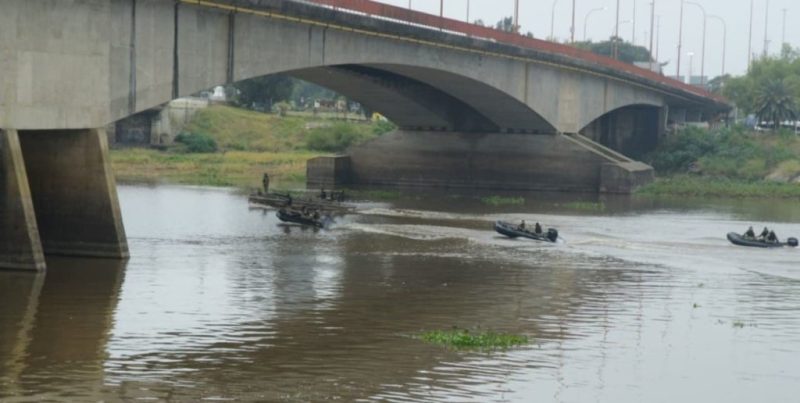 Retomaron la búsqueda de Carlos Ezpeleta en aguas de la Laguna Setúbal de la ciudad de Santa Fe