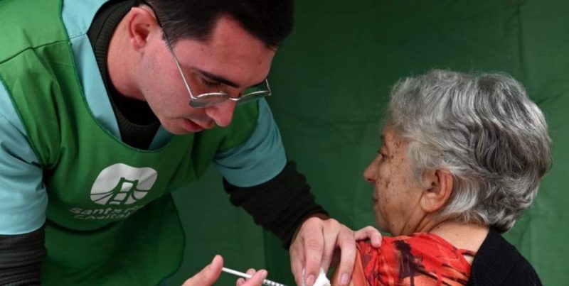 Salud extiende la vacunación barrial en Santa Fe: dónde estarán las postas móviles